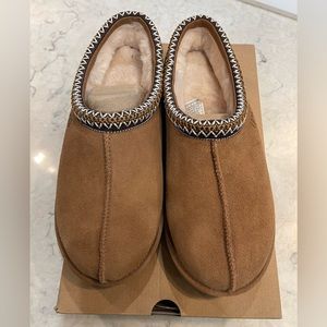 NWT UGG Tazz Slipper in Chestnut